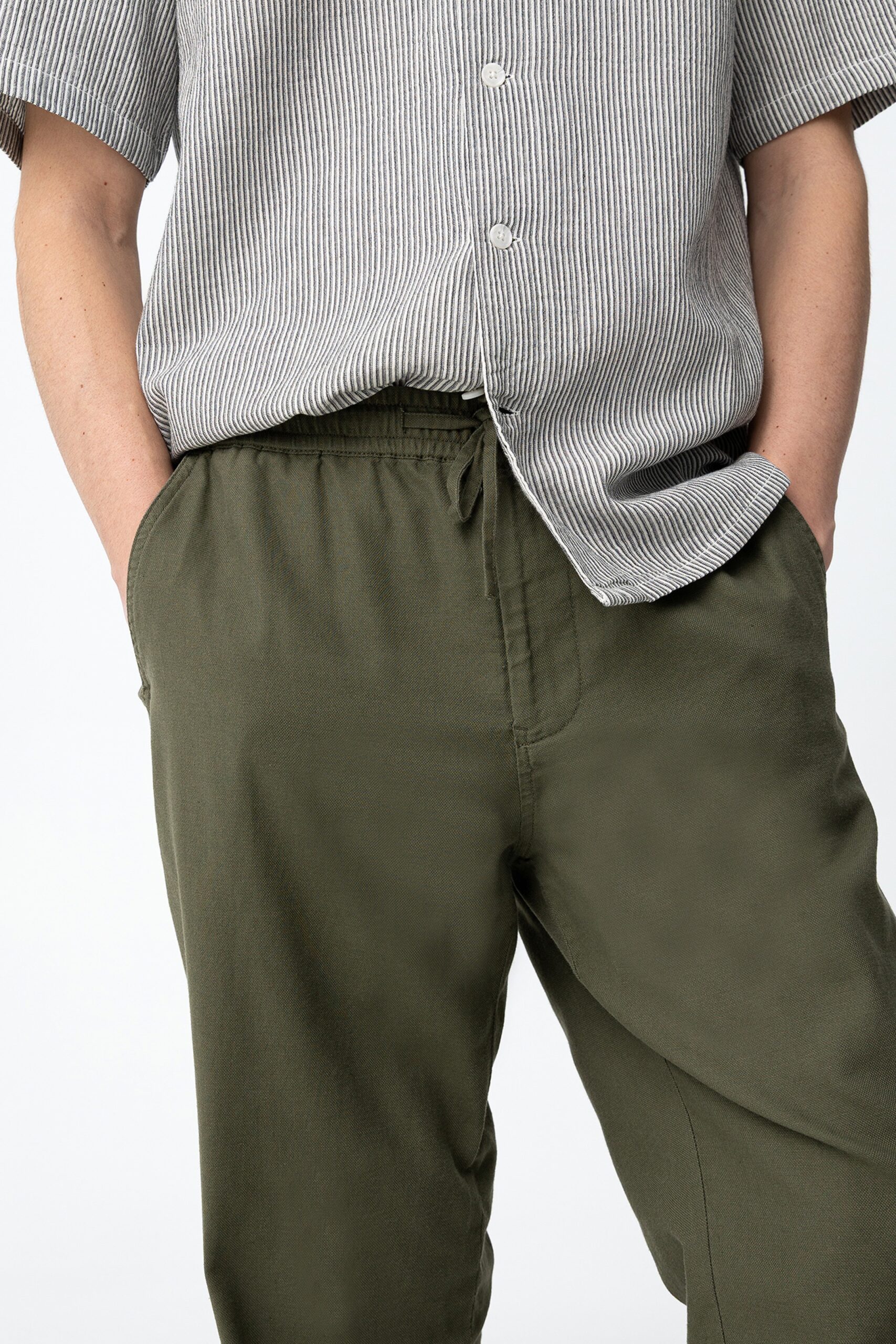 Pantalón chino relaxed verde - Imagen 5