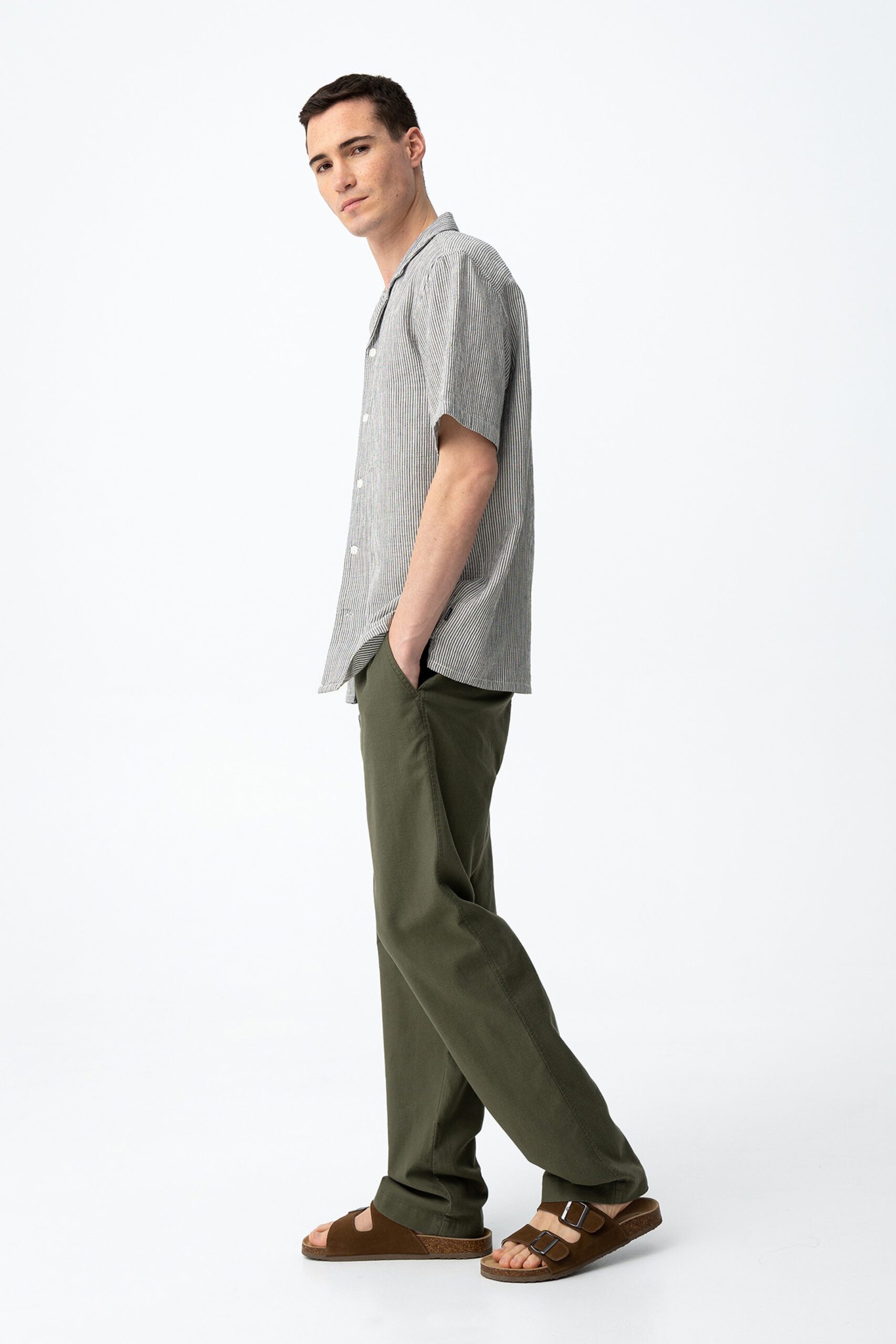 Pantalón chino relaxed verde - Imagen 4