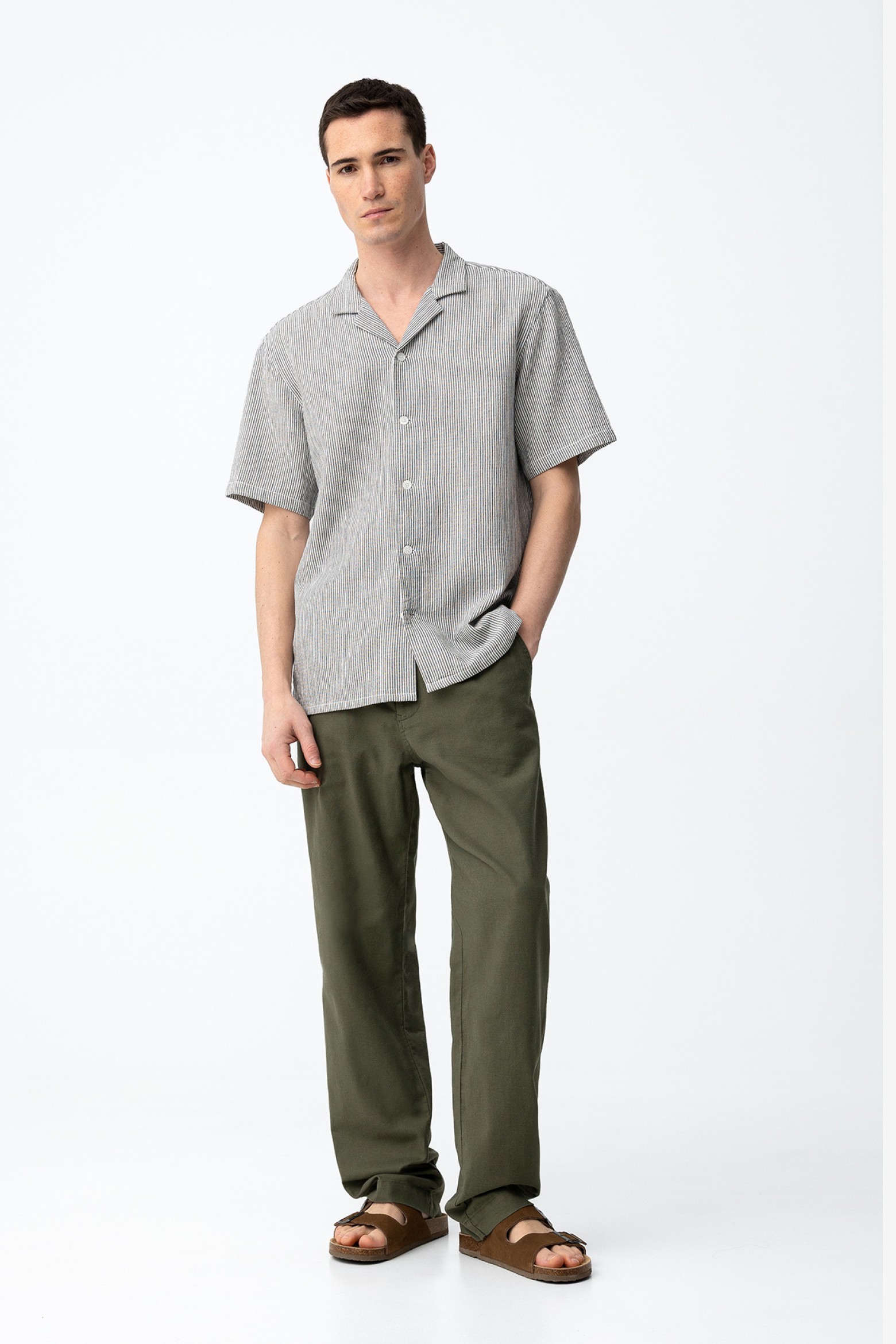 Pantalón chino relaxed verde
