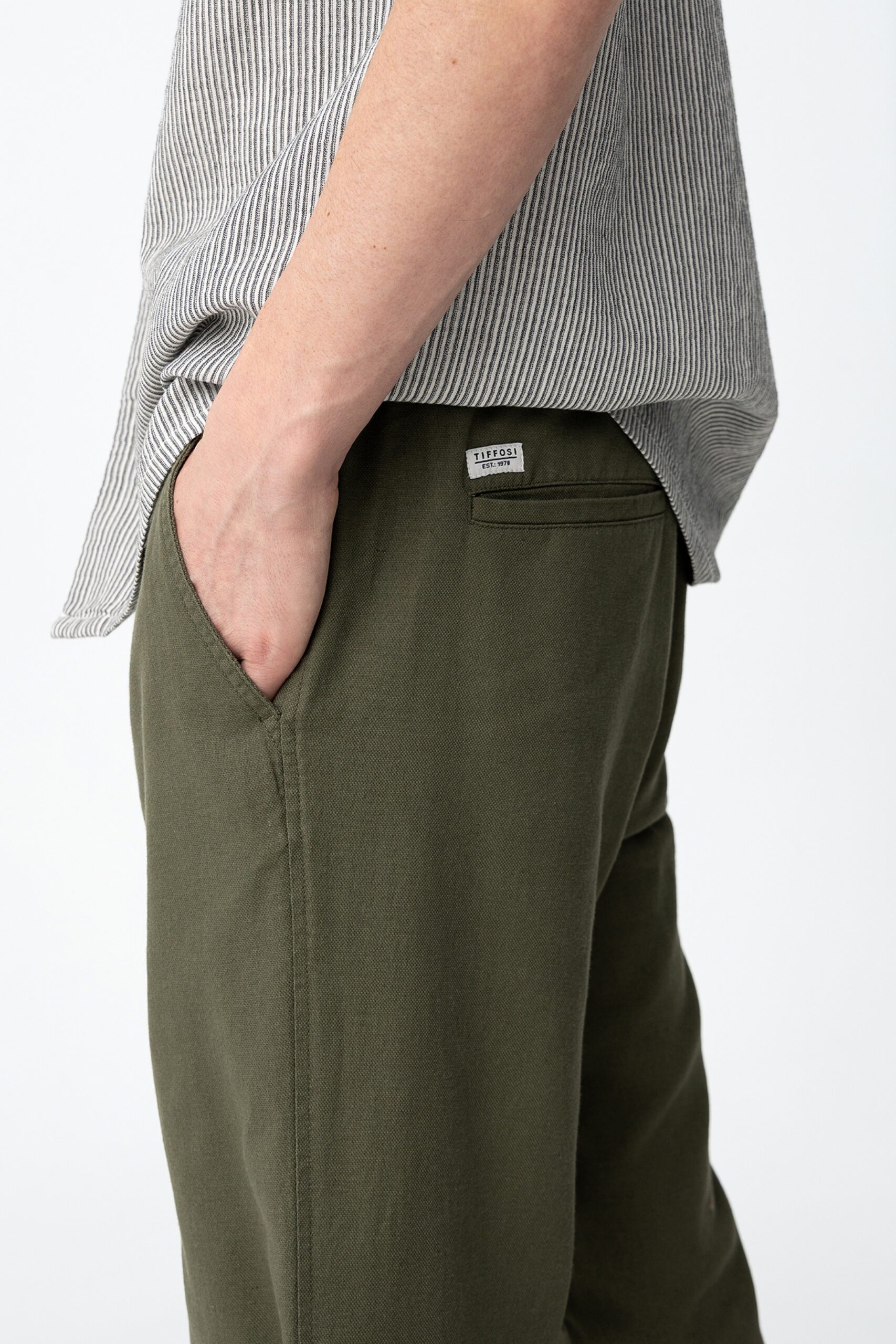 Pantalón chino relaxed verde - Imagen 3