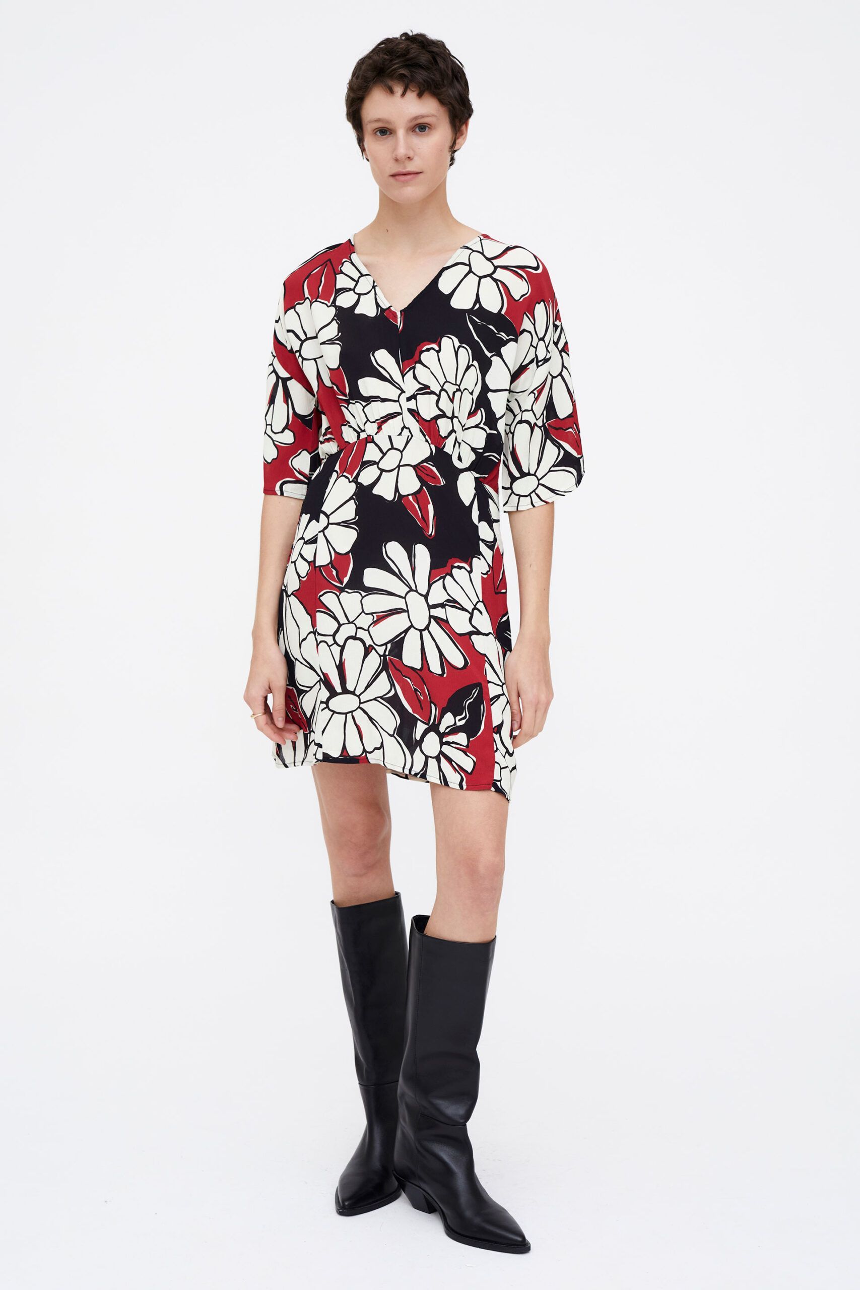 Vestido flores rojo y negro - Imagen 4