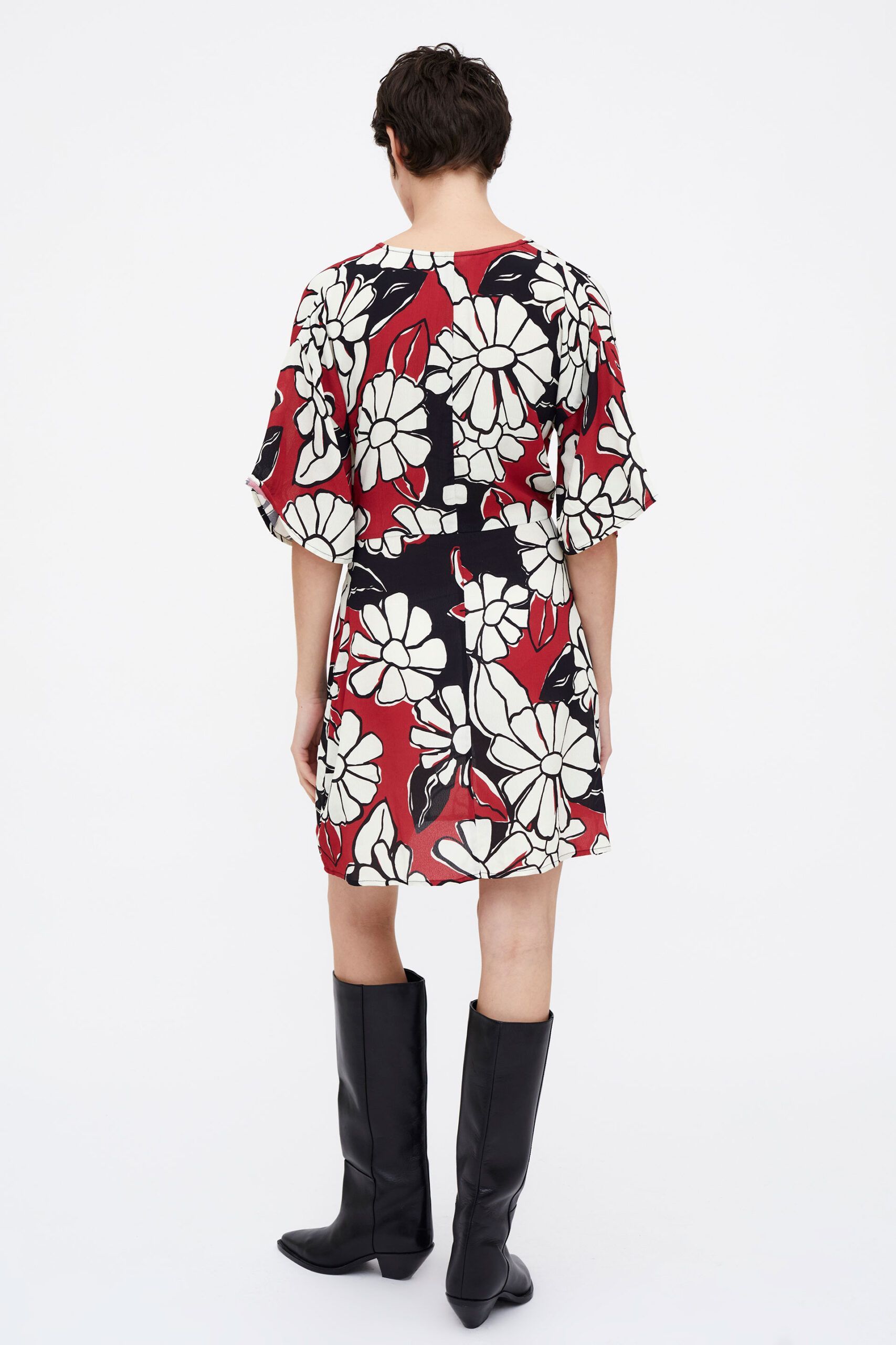 Vestido flores rojo y negro - Imagen 3