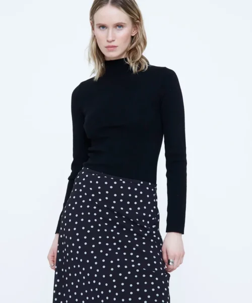 Top cuello alto negro