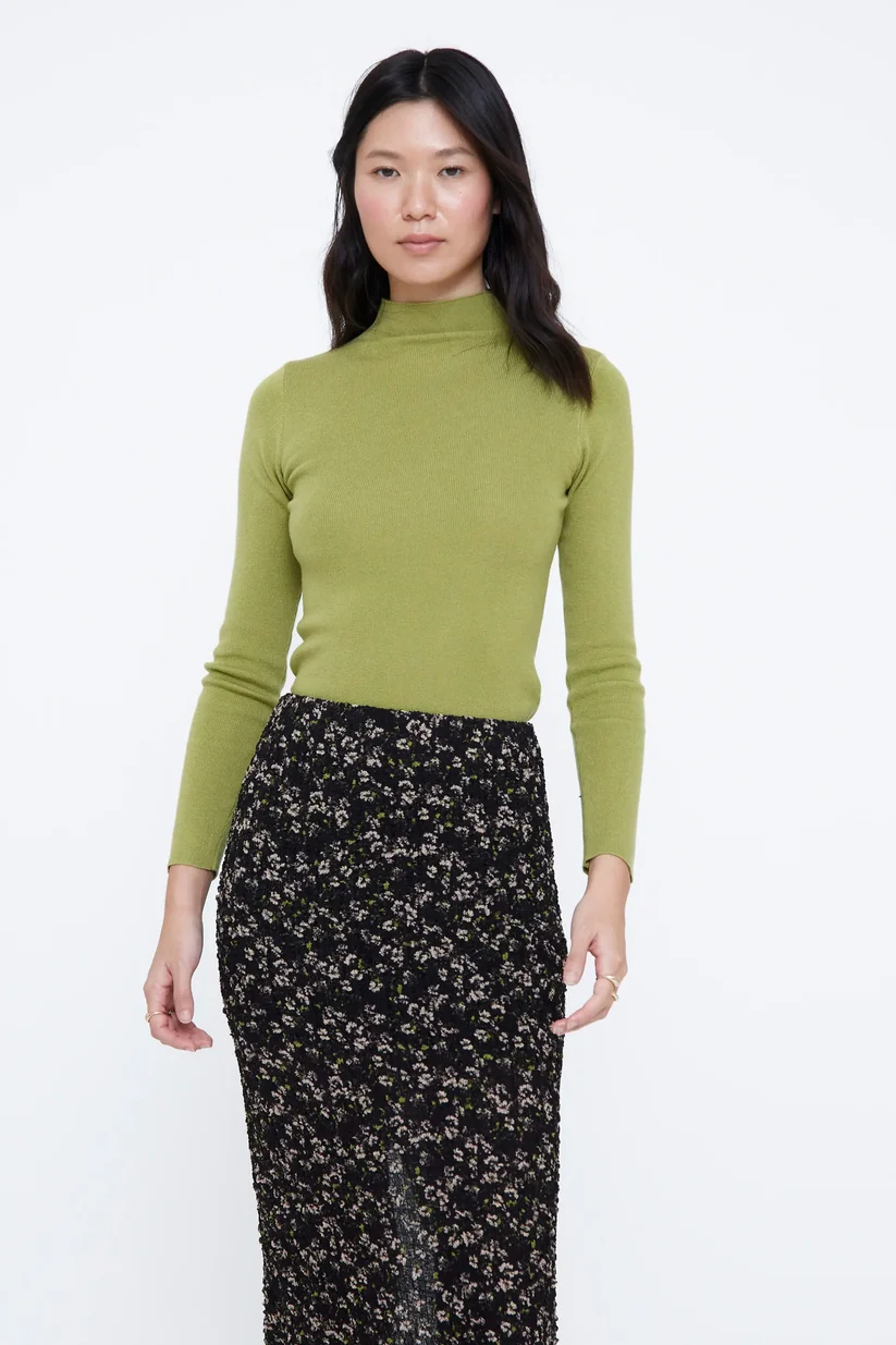 Top cuello alto verde