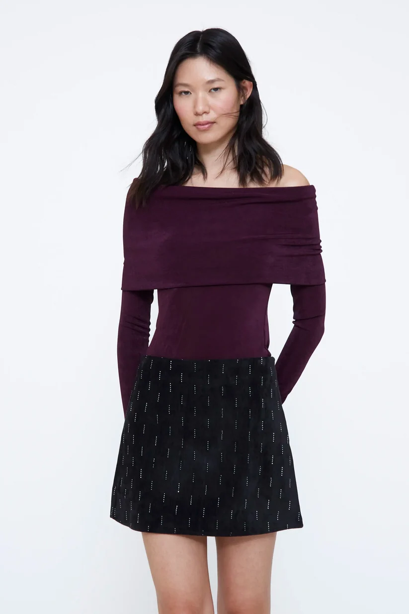 Top cuello barco burdeos