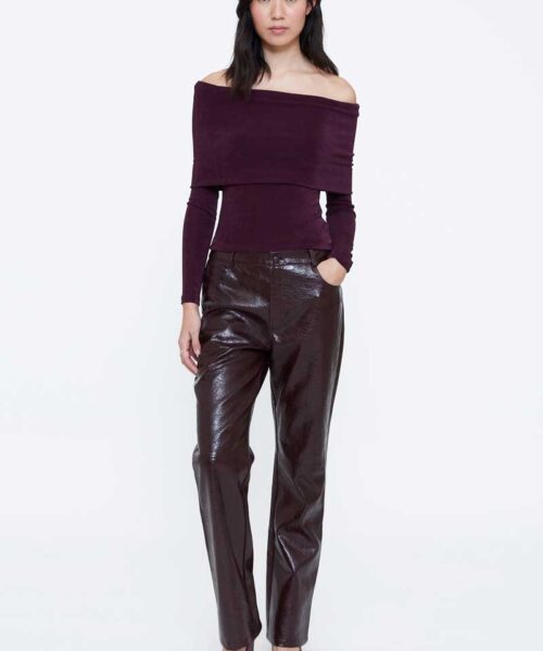 Pantalón cuero sintético burdeos