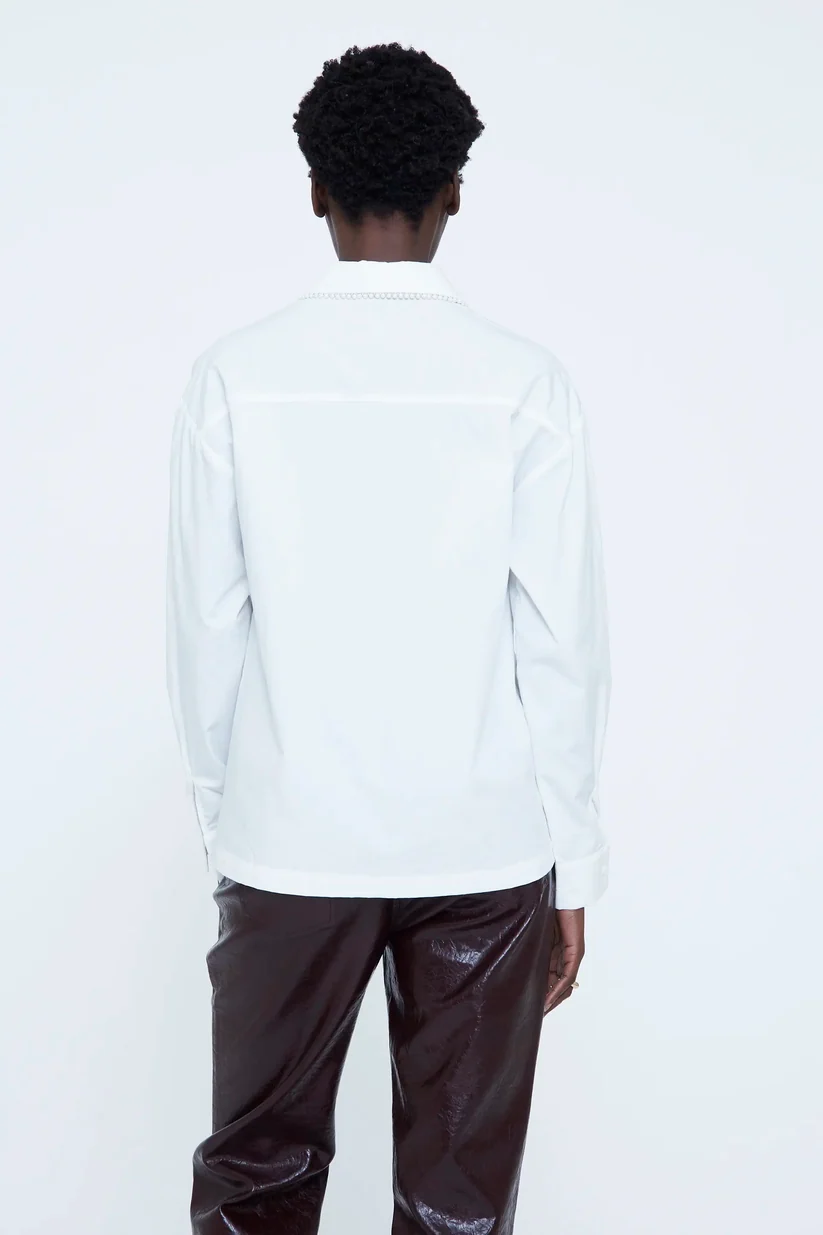 Camisa blanca 100% algodón con detalle de perlas - Imagen 4