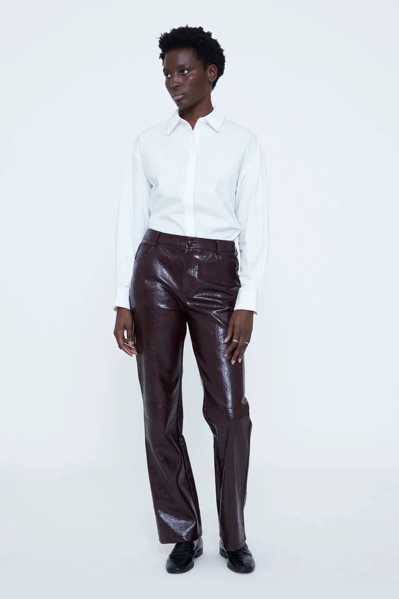 Camisa blanca 100% algodón con detalle de perlas - Imagen 3